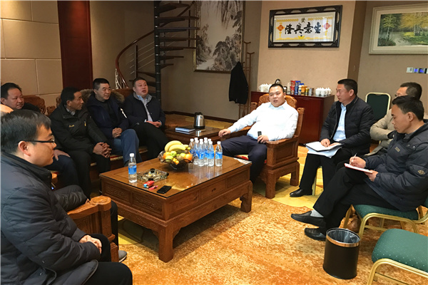 許明月董事長(cháng)召集礦山管理與技術(shù)人員召開(kāi)2017年礦山工作新春座談會(huì )